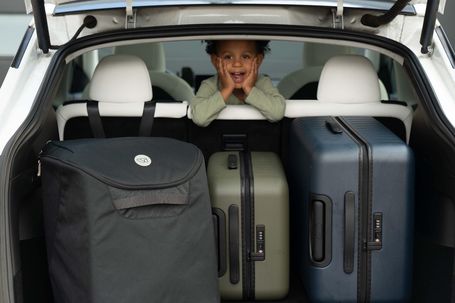 7 Smart Ways to Pack Light for Family Trips